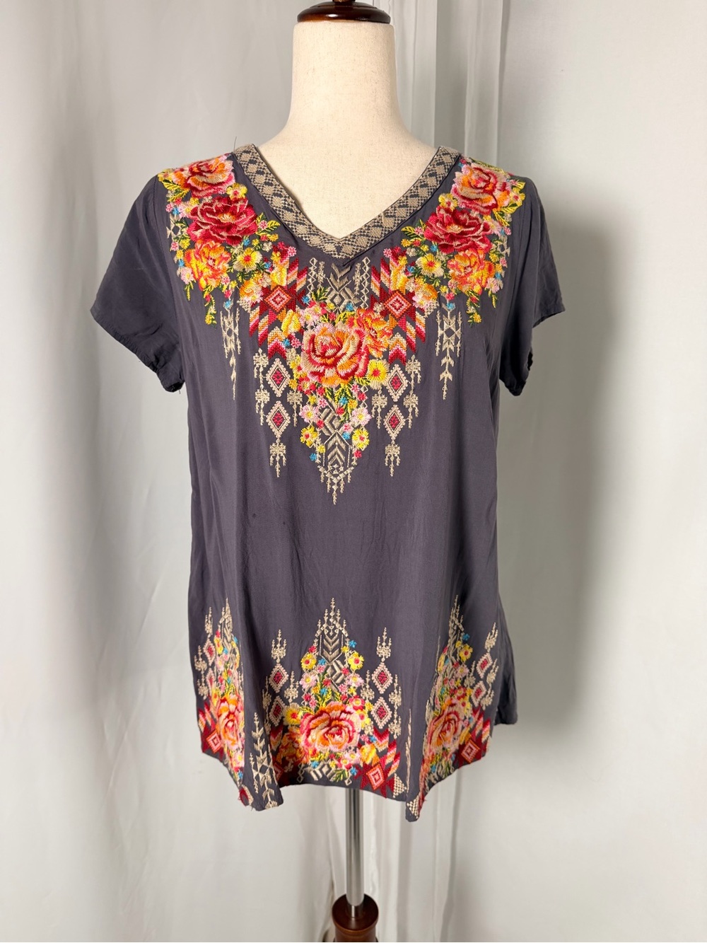 Savanna Jane Boho Floral Embroidered V-Neck Blouse Gray M